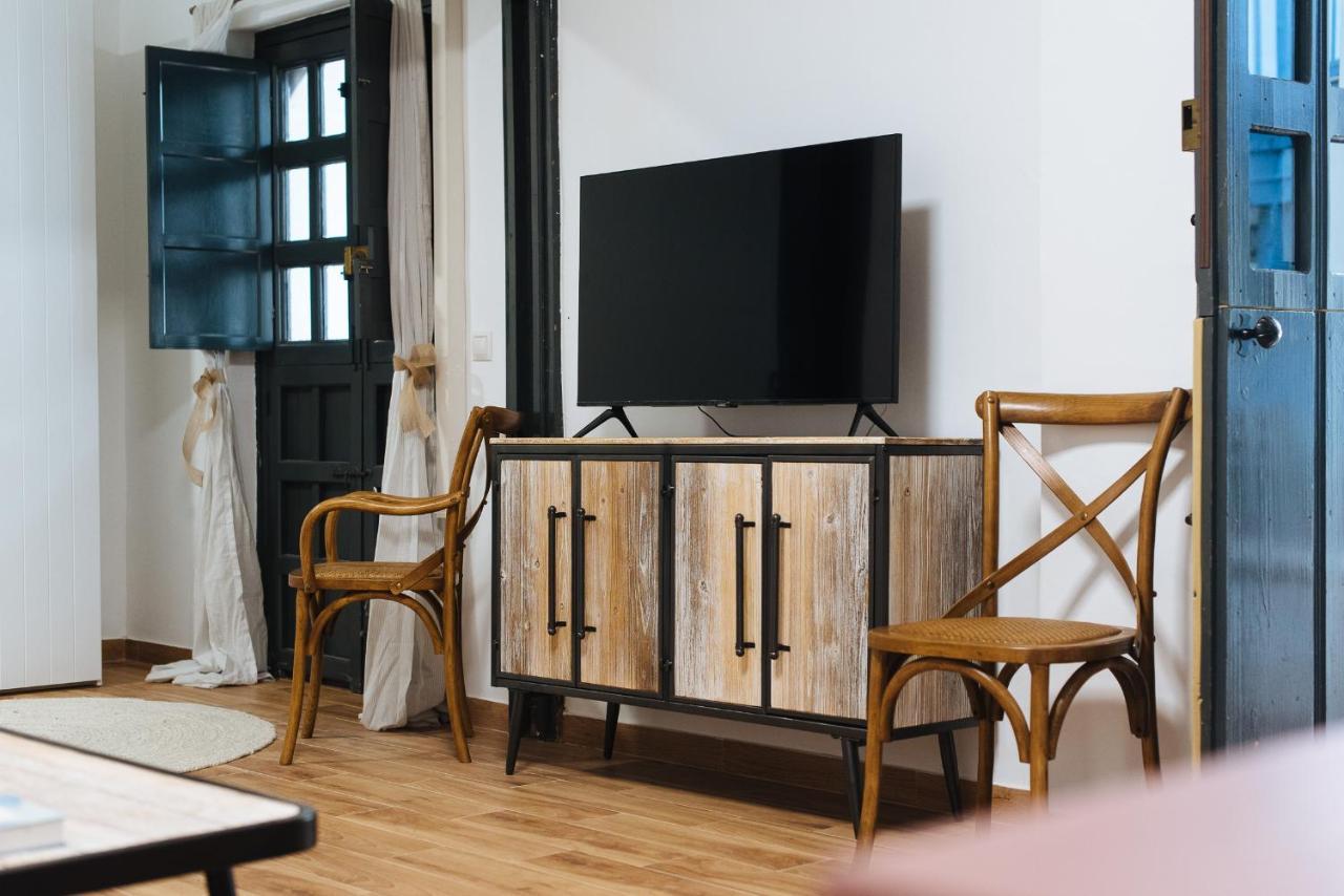 Aitana'S Retreat With Charming Garden Appartement Sevilla Buitenkant foto