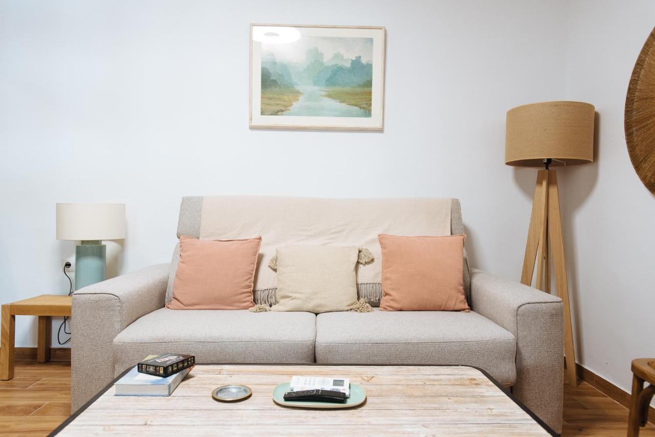 Aitana'S Retreat With Charming Garden Appartement Sevilla Buitenkant foto