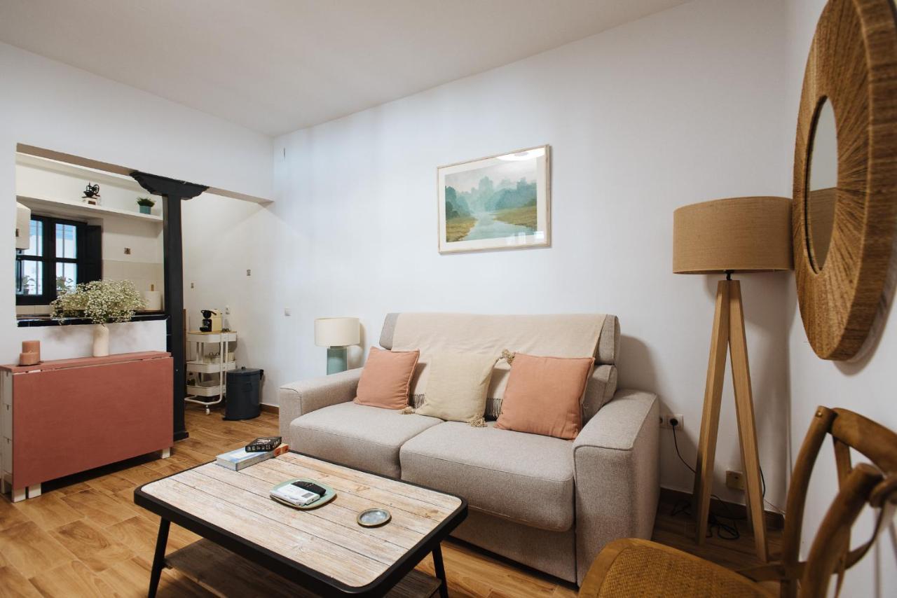 Aitana'S Retreat With Charming Garden Appartement Sevilla Buitenkant foto