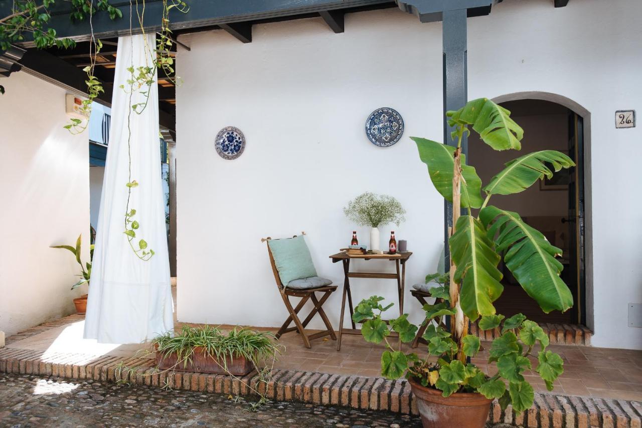 Aitana'S Retreat With Charming Garden Appartement Sevilla Buitenkant foto