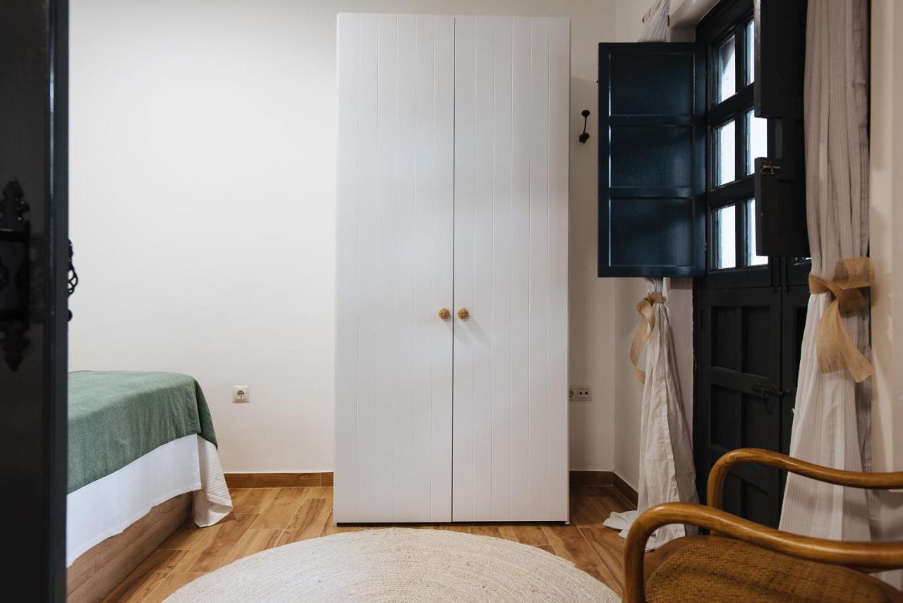 Aitana'S Retreat With Charming Garden Appartement Sevilla Buitenkant foto
