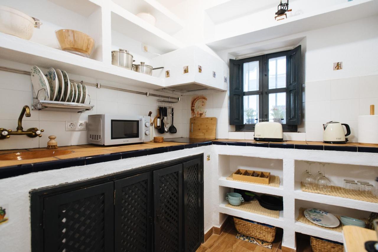 Aitana'S Retreat With Charming Garden Appartement Sevilla Buitenkant foto