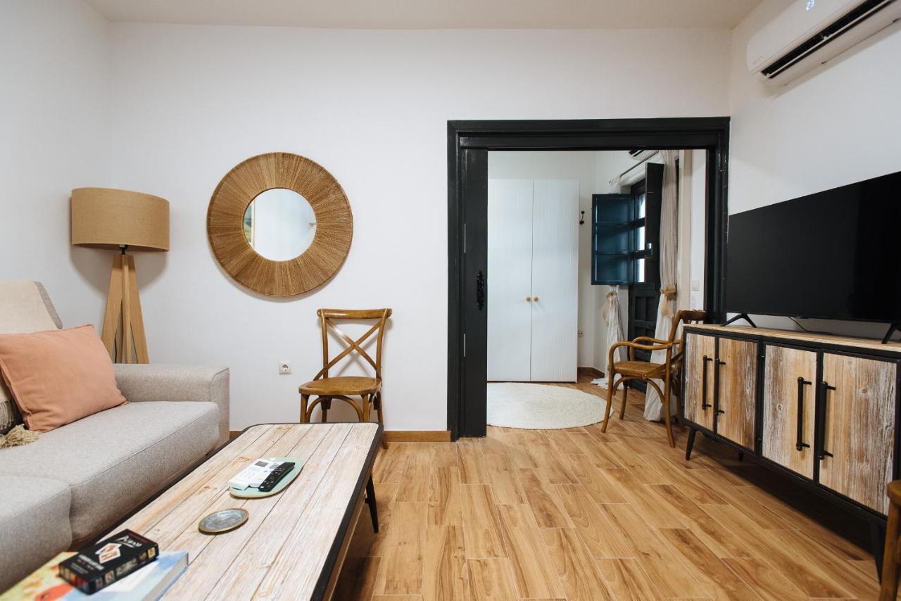 Aitana'S Retreat With Charming Garden Appartement Sevilla Buitenkant foto