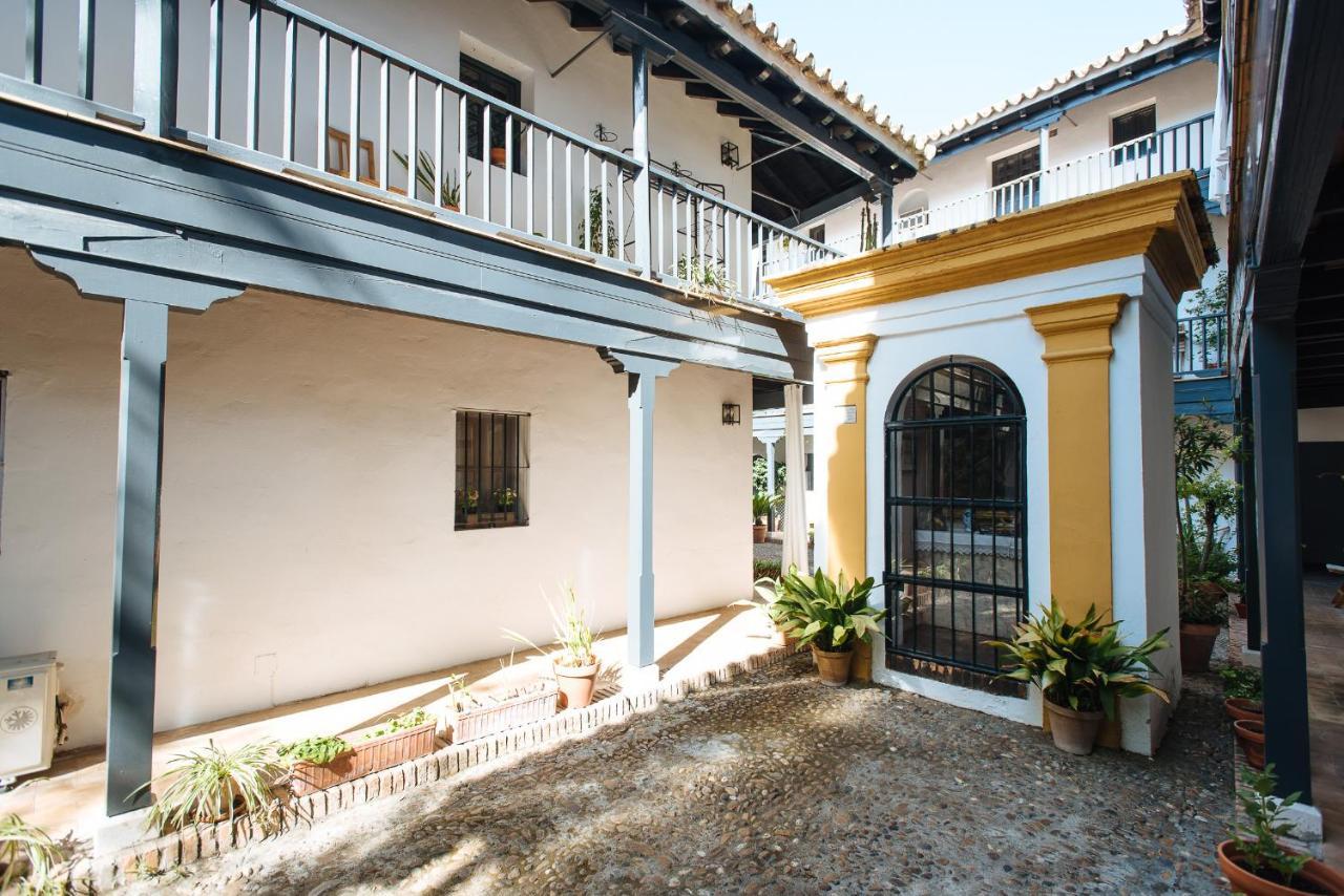 Aitana'S Retreat With Charming Garden Appartement Sevilla Buitenkant foto
